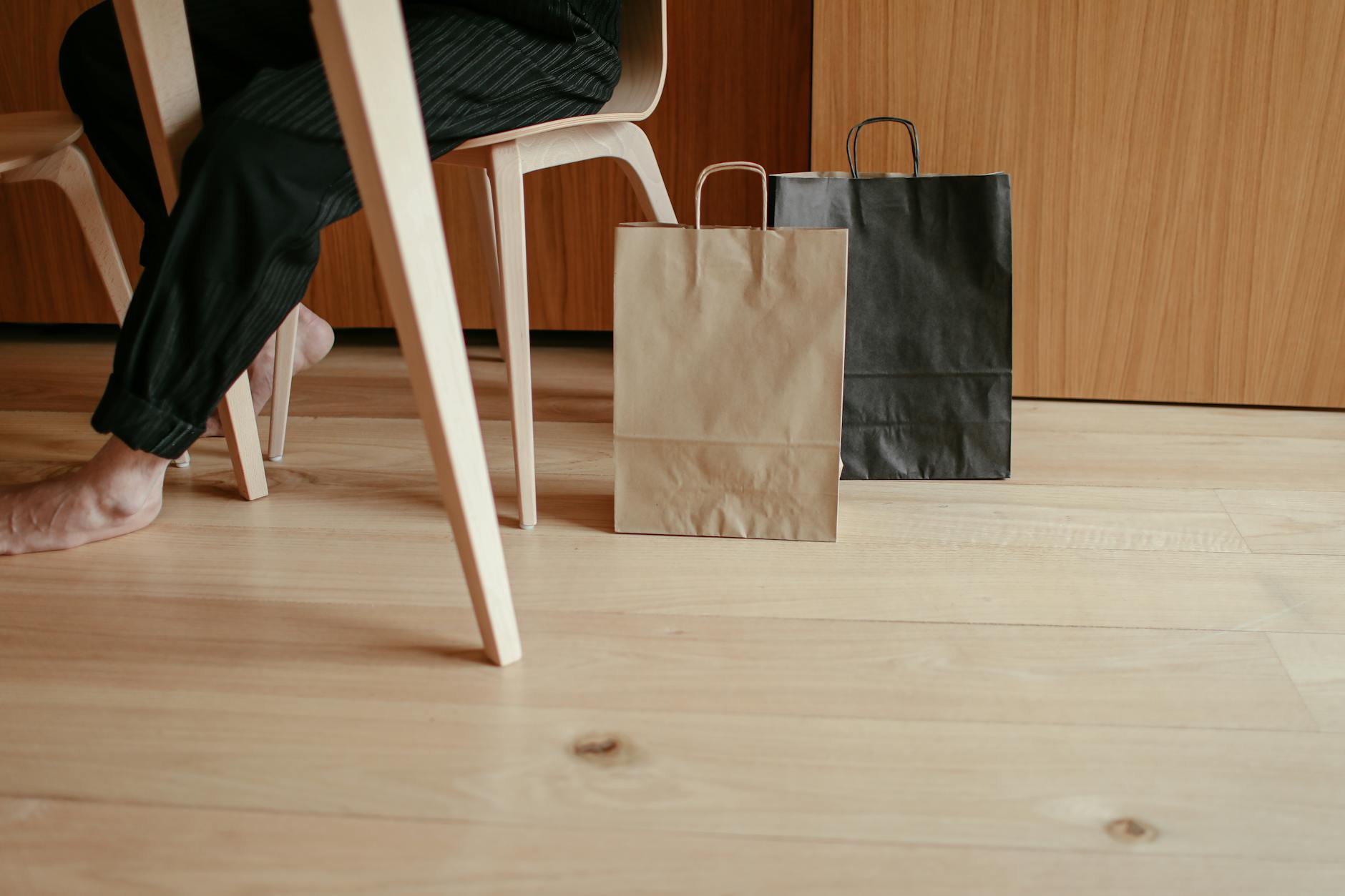 Paper carry bags for retail shopping application
