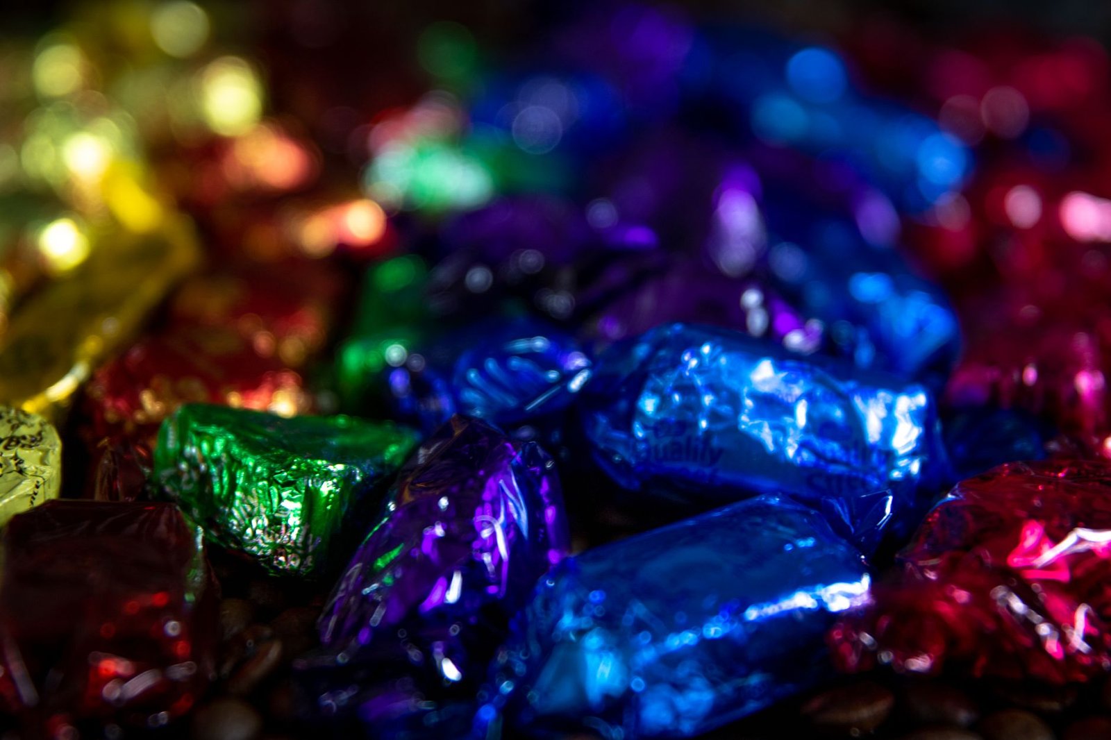 Foil-wrapped confectionery, a flexible chocolate and candy packaging format