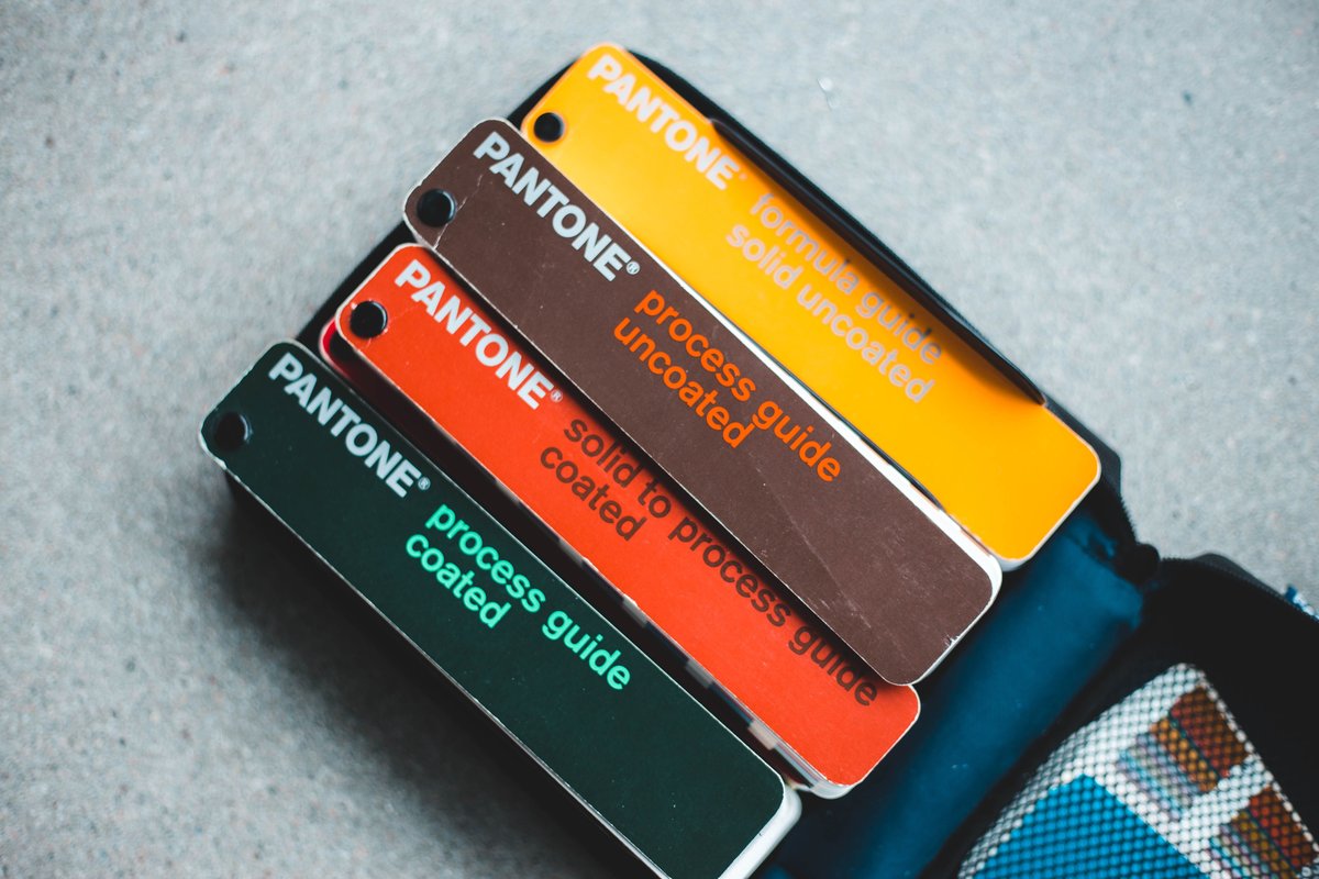 Four colour guide fans in a case, labelled process guide coated, process guide uncoated and solid uncoated